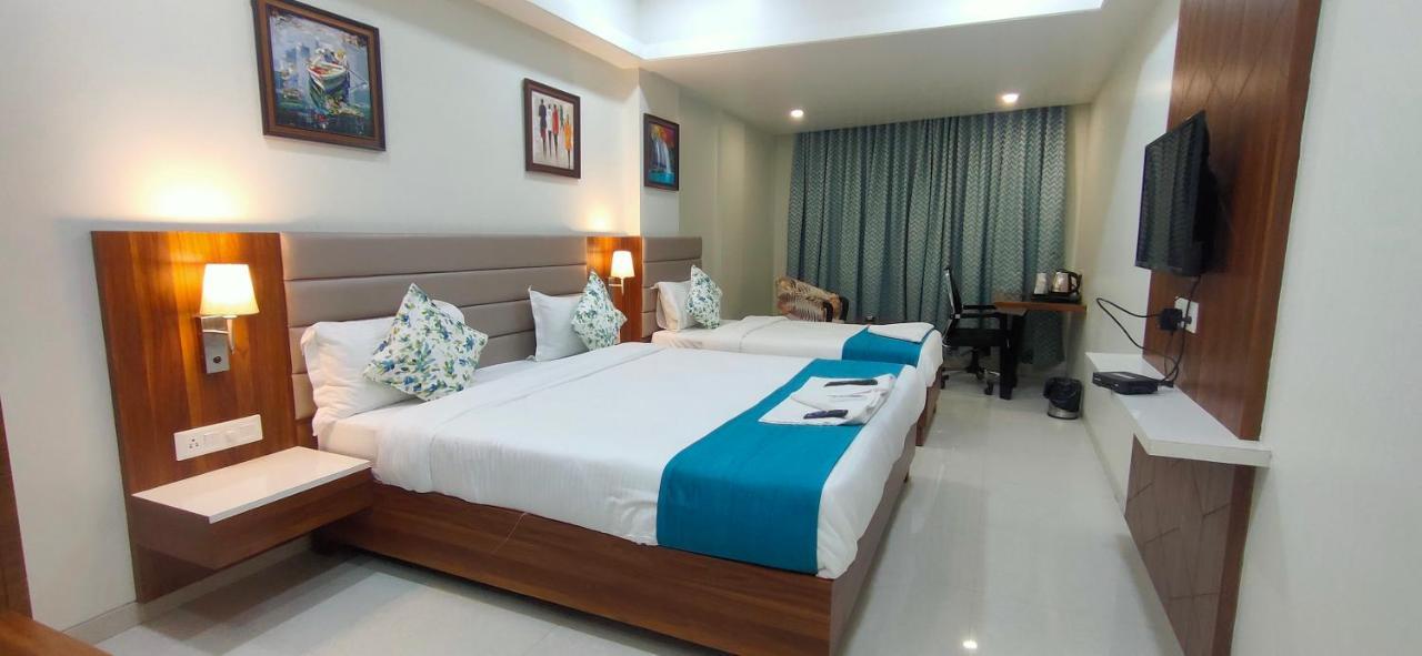 Hotel Sapphire Inn Godhra Exterior foto