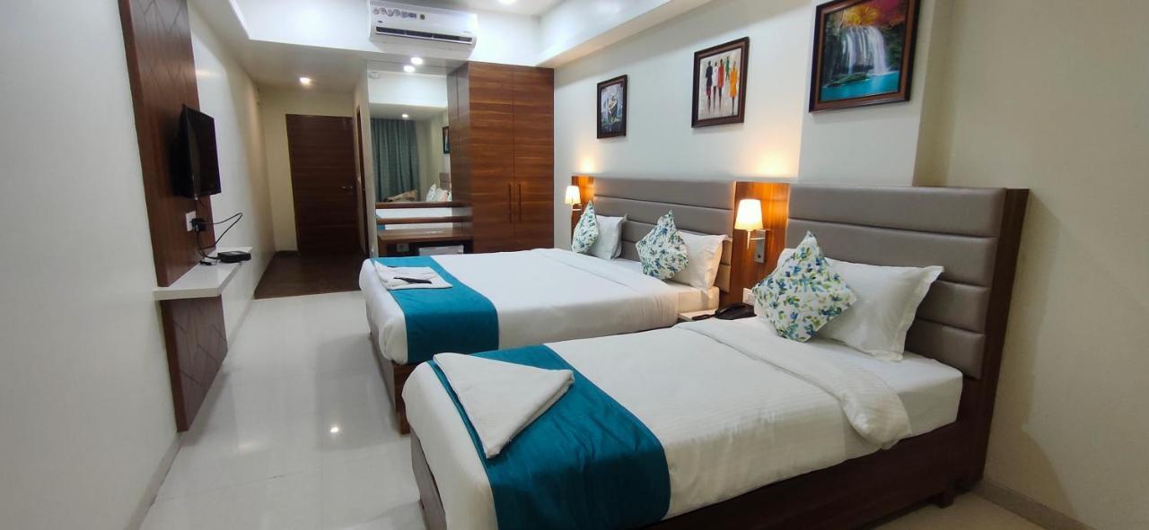 Hotel Sapphire Inn Godhra Exterior foto
