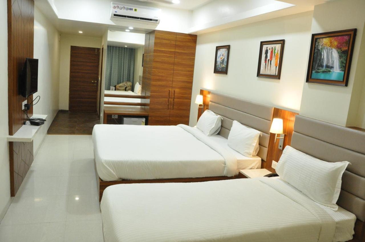 Hotel Sapphire Inn Godhra Exterior foto