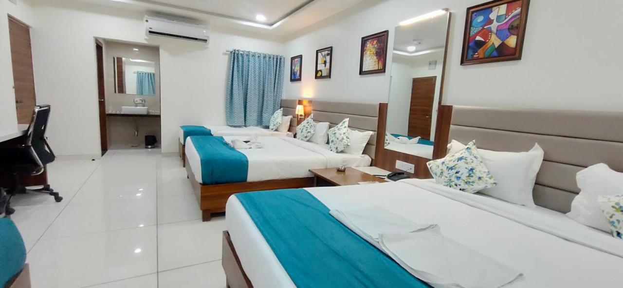 Hotel Sapphire Inn Godhra Exterior foto